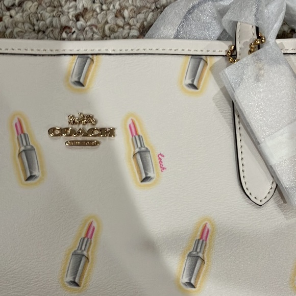 Coach City Tote With Lipstick Print C3246 - Picture 9 of 15